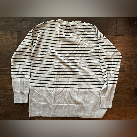 Orvis Lightweight Striped Sweater- size medium - Picture 2 of 4